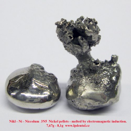 Nikl - Ni - Niccolum  3N5   7,67g - 8,1g  Nickel pellet - melted by electromagnetic induction..jpg
