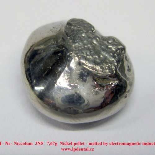 Nikl - Ni - Niccolum  3N5   7,67g  Nickel pellet - melted by electromagnetic induction. 1.jpg