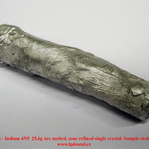 Indium - In - Indium 4N5  25,6g Arc melted, zone refined single crystal. Sample-etched surface. 1.jp