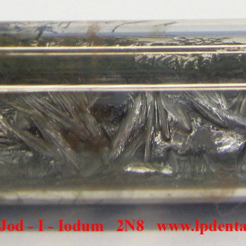 Jod - I - Iodum Sublimed iodine crystals.