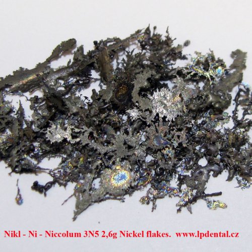 Nikl - Ni - Niccolum 3N5 2,6g Nickel flakes. 2.jpg
