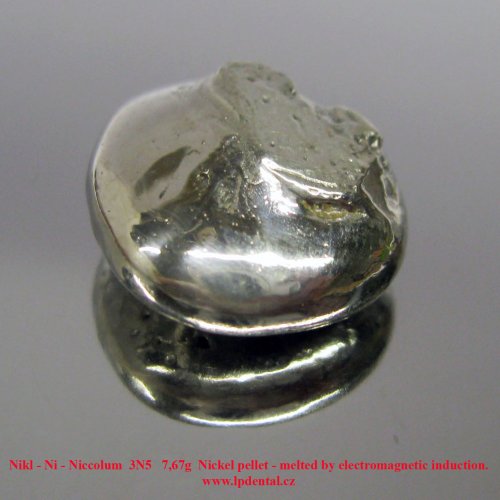 Nikl - Ni - Niccolum  3N5   7,67g  Nickel pellet - melted by electromagnetic induction. 2.jpg