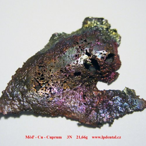 Měď - Cu - Cuprum Electromagnetic induction melted copper sample piece with oxide sufrace.